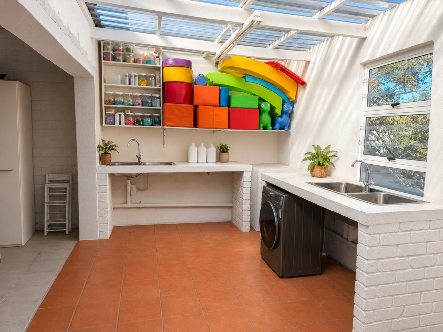 To Let 4 Bedroom Property for Rent in Edgemead Western Cape